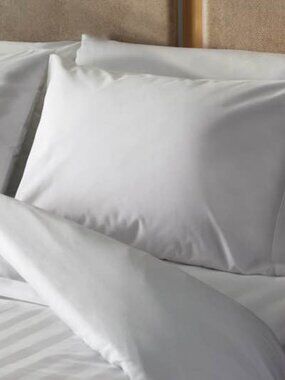 OPEN BOX Royal Carribean  Bedding Collection White QUEEN 100%  5PCS Bedding Set